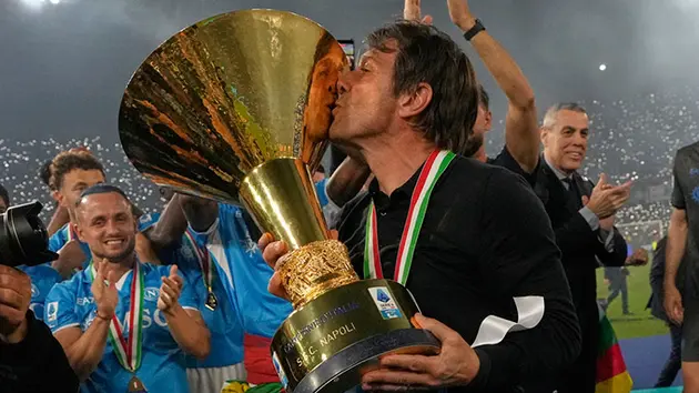 Conte đi vào lịch sử Serie A