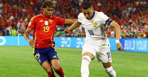 Trong 1 năm Mbappe thua Yamal đến tận 6 lần