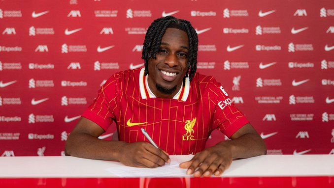 Chủ sân Anfield chào đón hậu vệ Jeremie Frimpong