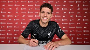 Liverpool trình làng thủ môn trẻ Armin Pecsi