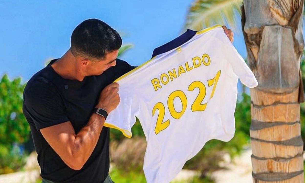 Ronaldo gia hạn hợp đồng với Al Nassr đến năm 2027