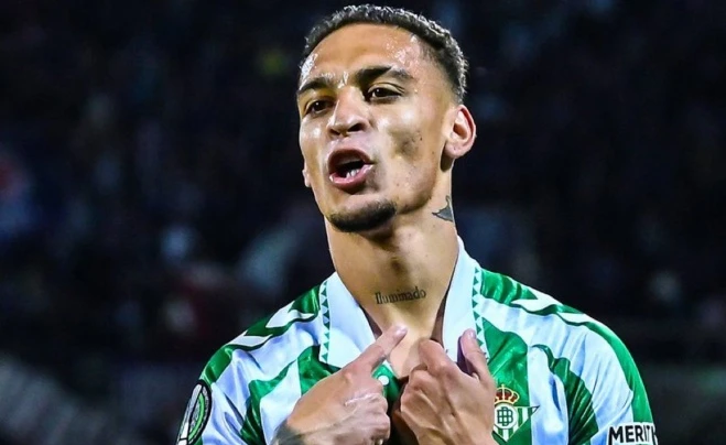 Antony muốn rời MU để đến Betis